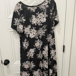 LULAROE | Black and Gray Floral Jessie | XL